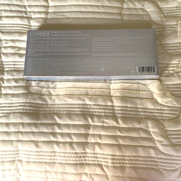 Clinique Seasons Worth of Pretty holiday 2011 kit - Picture 2 of 10